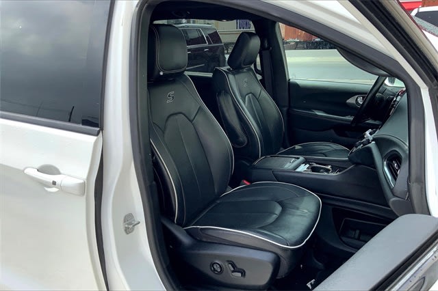 2021 Chrysler Pacifica Limited 11