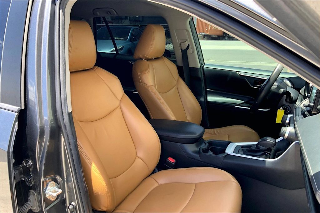 Thumbnail: 2020 Toyota RAV4 - 12