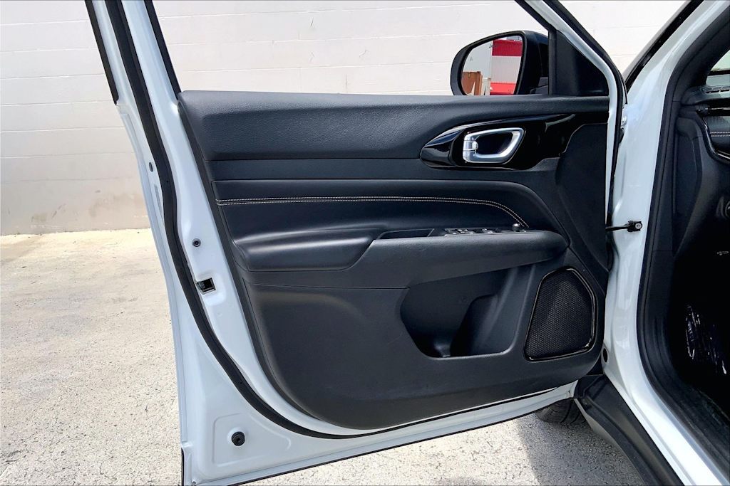 Thumbnail: 2022 Jeep Compass - 27