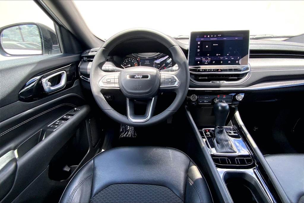 Thumbnail: 2022 Jeep Compass - 14