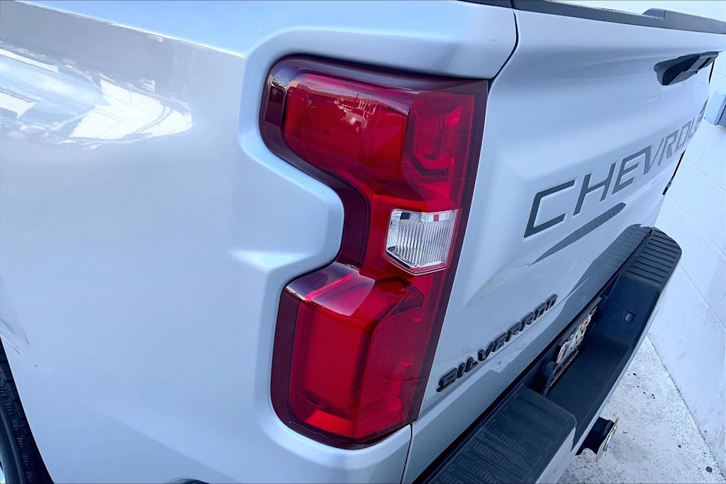 Thumbnail: 2021 Chevrolet Silverado 1500 - 32