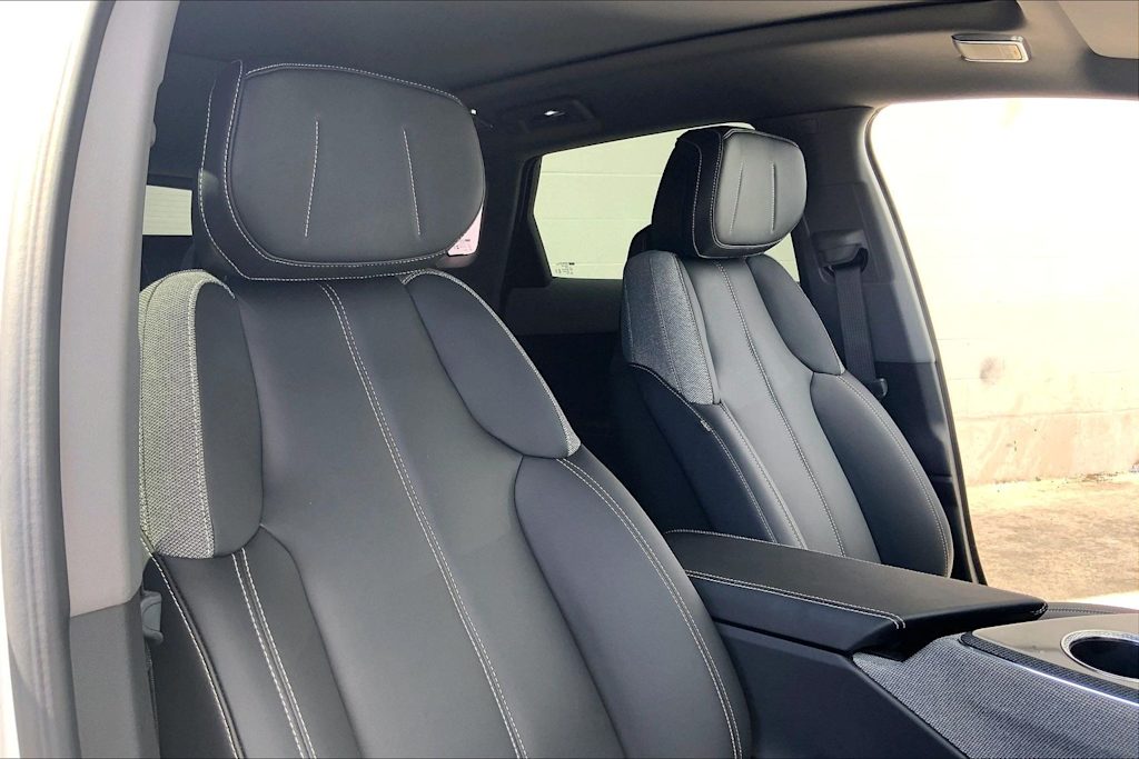 Thumbnail: 2025 Cadillac Optiq - 12