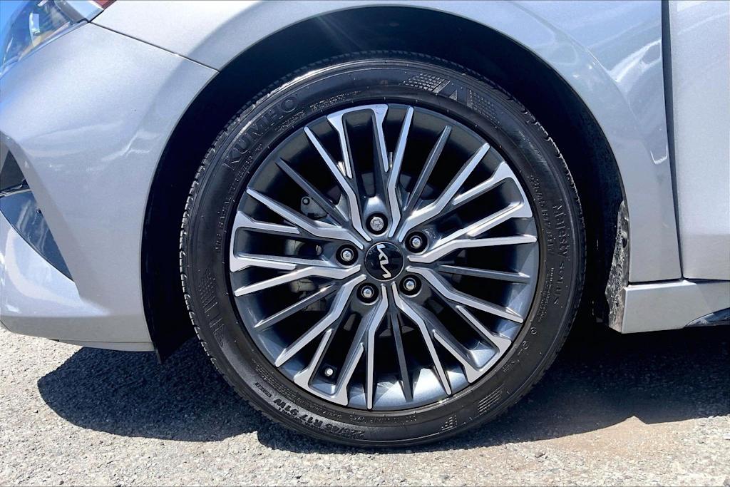 Thumbnail: 2023 Kia Forte - 8
