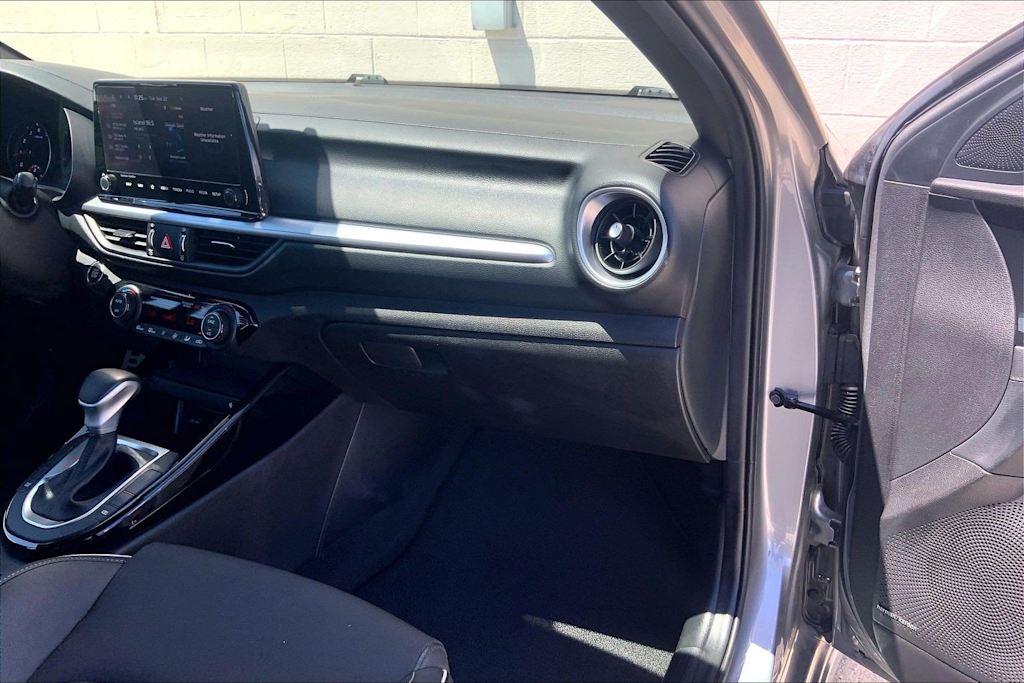 Thumbnail: 2023 Kia Forte - 24