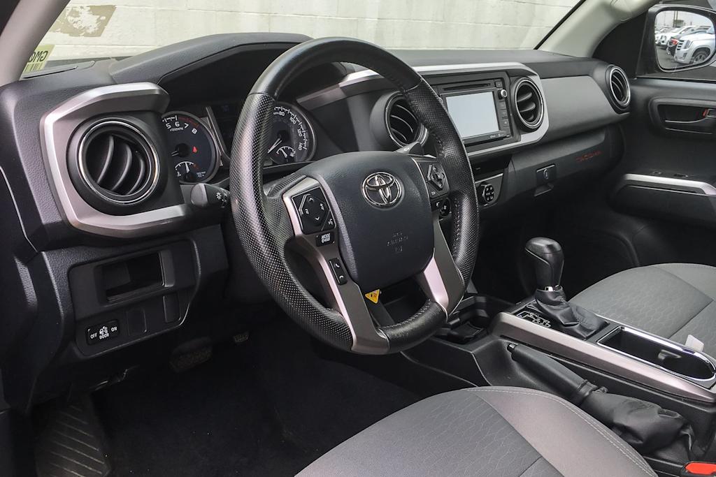 Thumbnail: 2016 Toyota Tacoma - 9