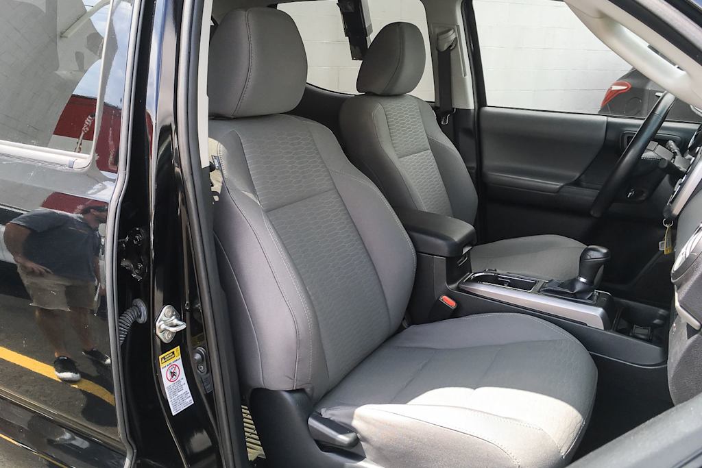 Thumbnail: 2016 Toyota Tacoma - 10