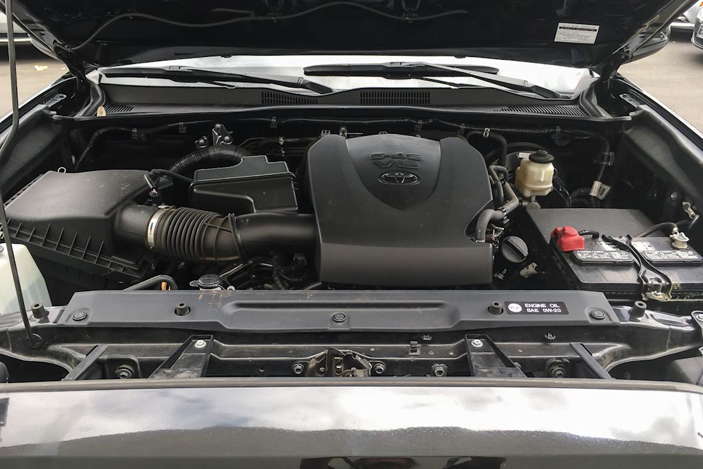 Thumbnail: 2016 Toyota Tacoma - 8