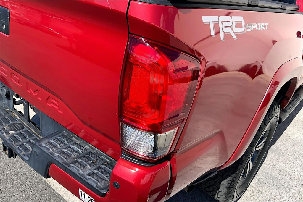 Thumbnail: 2017 Toyota Tacoma - 32