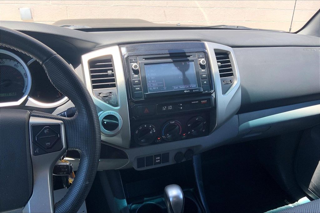 Thumbnail: 2014 Toyota Tacoma - 15