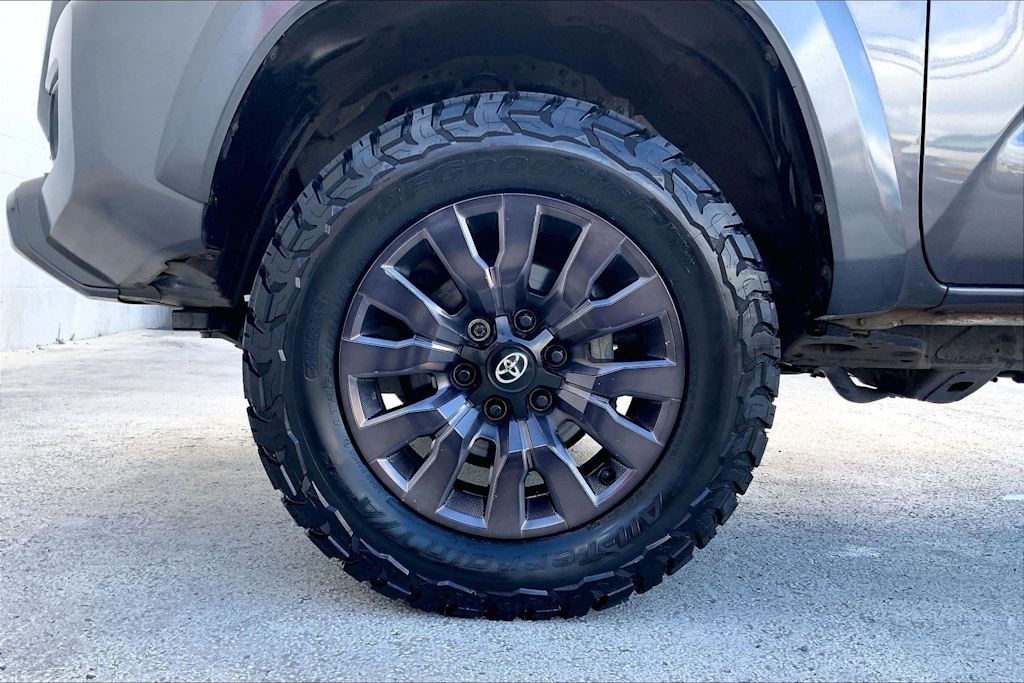Thumbnail: 2022 Toyota Tacoma - 8