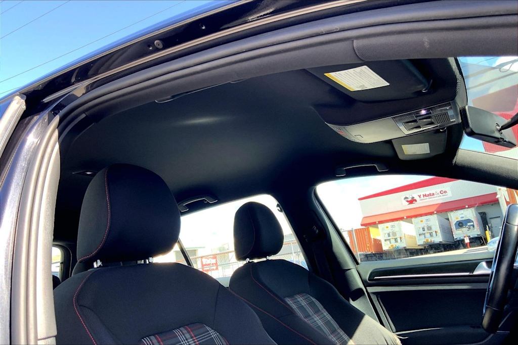 Thumbnail: 2016 Volkswagen Golf - 30