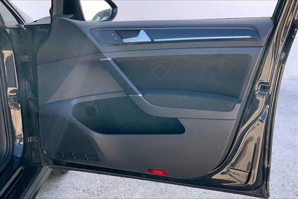 Thumbnail: 2016 Volkswagen Golf - 28