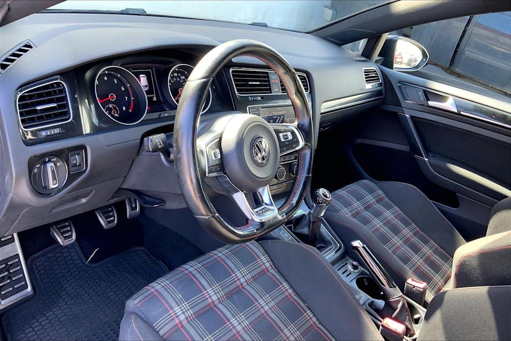 Thumbnail: 2016 Volkswagen Golf - 2