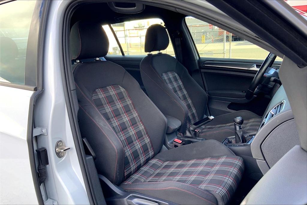 Thumbnail: 2019 Volkswagen Golf - 20