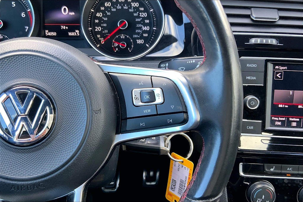 Thumbnail: 2019 Volkswagen Golf - 25