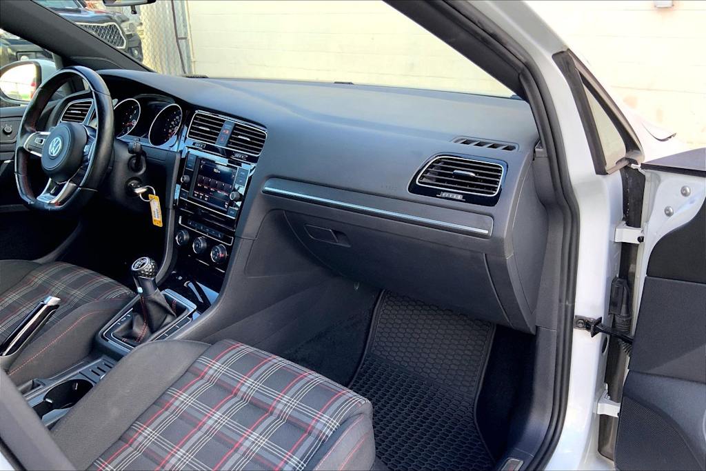 Thumbnail: 2019 Volkswagen Golf - 23