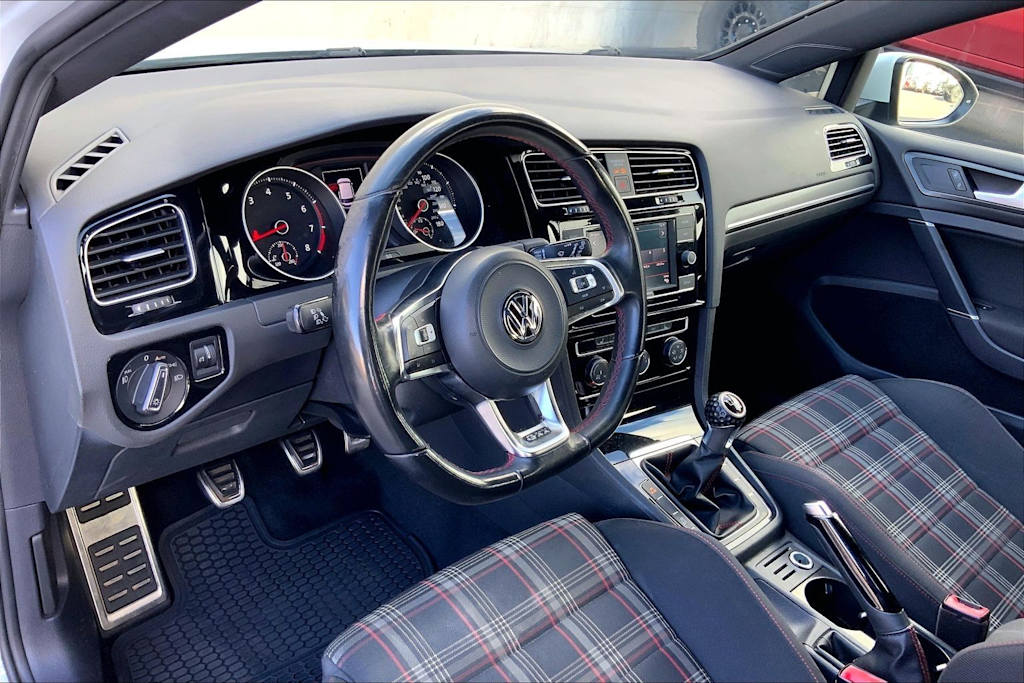 Thumbnail: 2019 Volkswagen Golf - 2