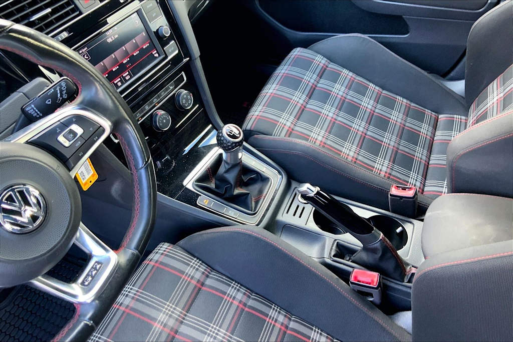 Thumbnail: 2019 Volkswagen Golf - 14