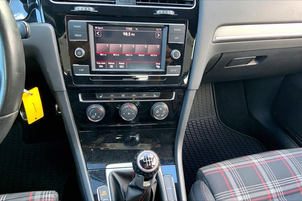Thumbnail: 2019 Volkswagen Golf - 34