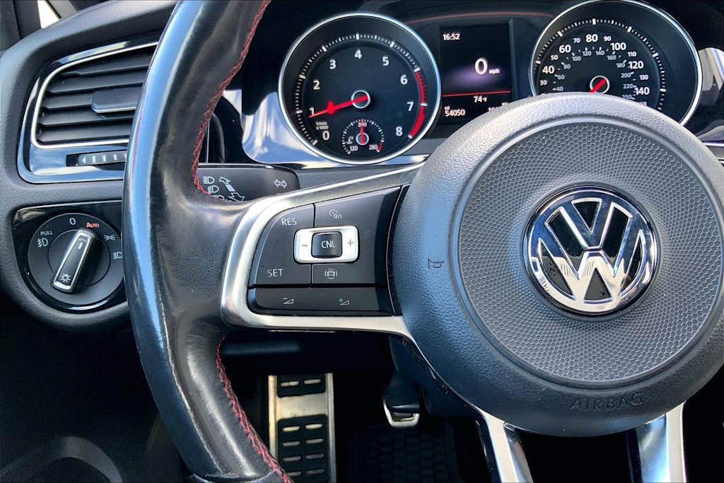 Thumbnail: 2019 Volkswagen Golf - 24