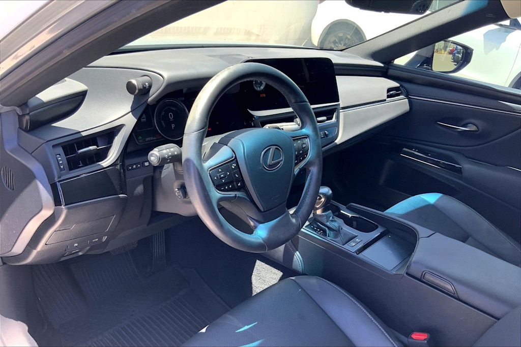 Thumbnail: 2023 Lexus ES - 2