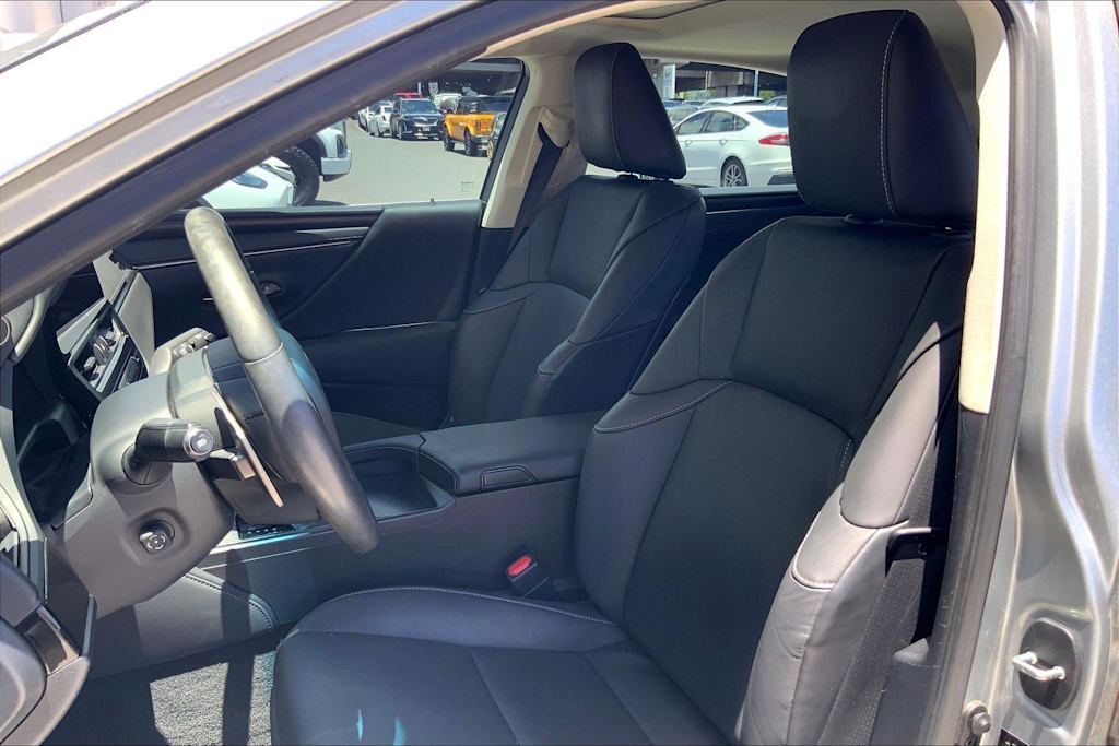 Thumbnail: 2023 Lexus ES - 11