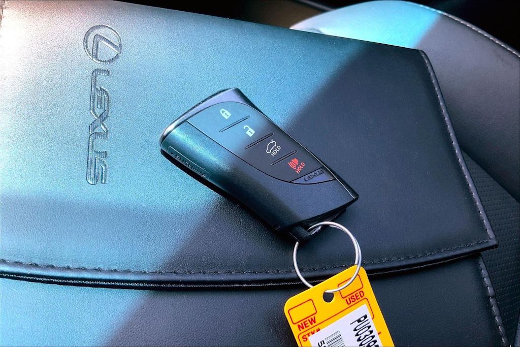 Thumbnail: 2023 Lexus ES - 20