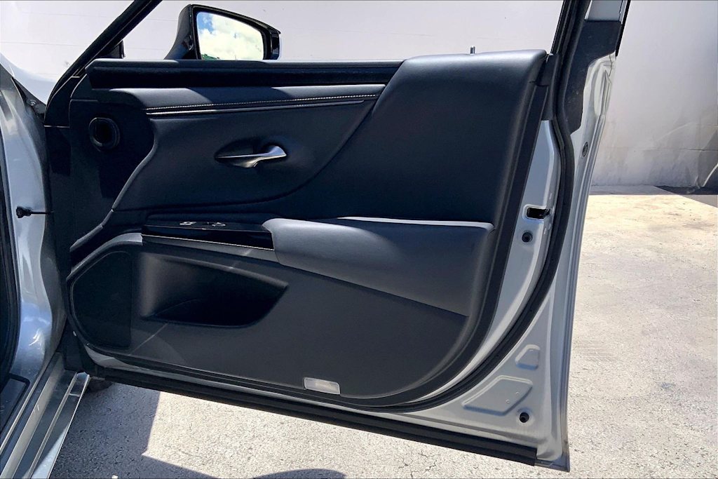 Thumbnail: 2023 Lexus ES - 28
