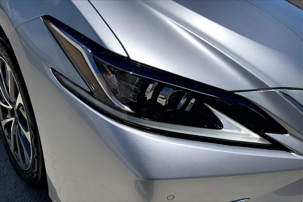 Thumbnail: 2023 Lexus ES - 31