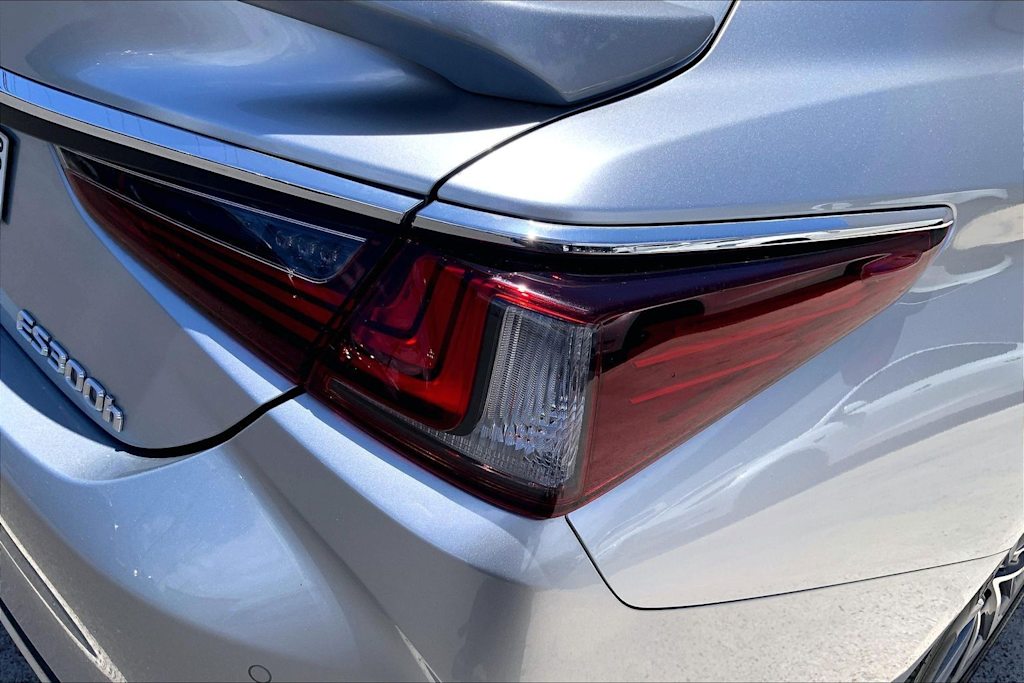 Thumbnail: 2023 Lexus ES - 32