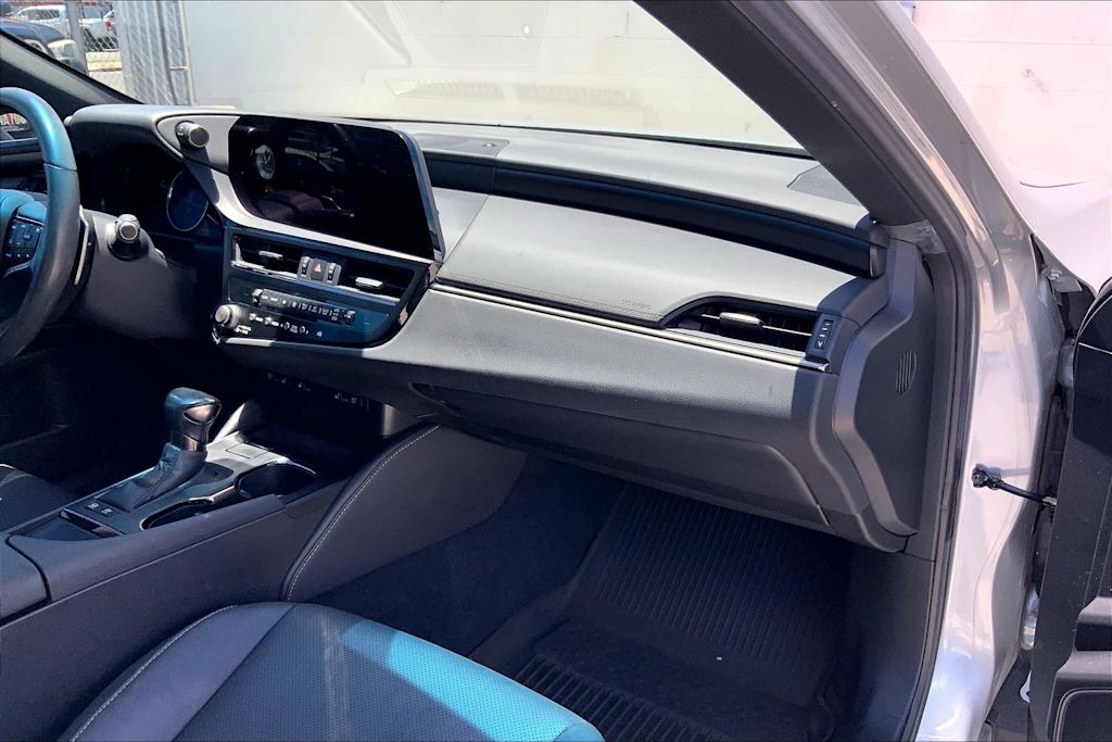 Thumbnail: 2023 Lexus ES - 24