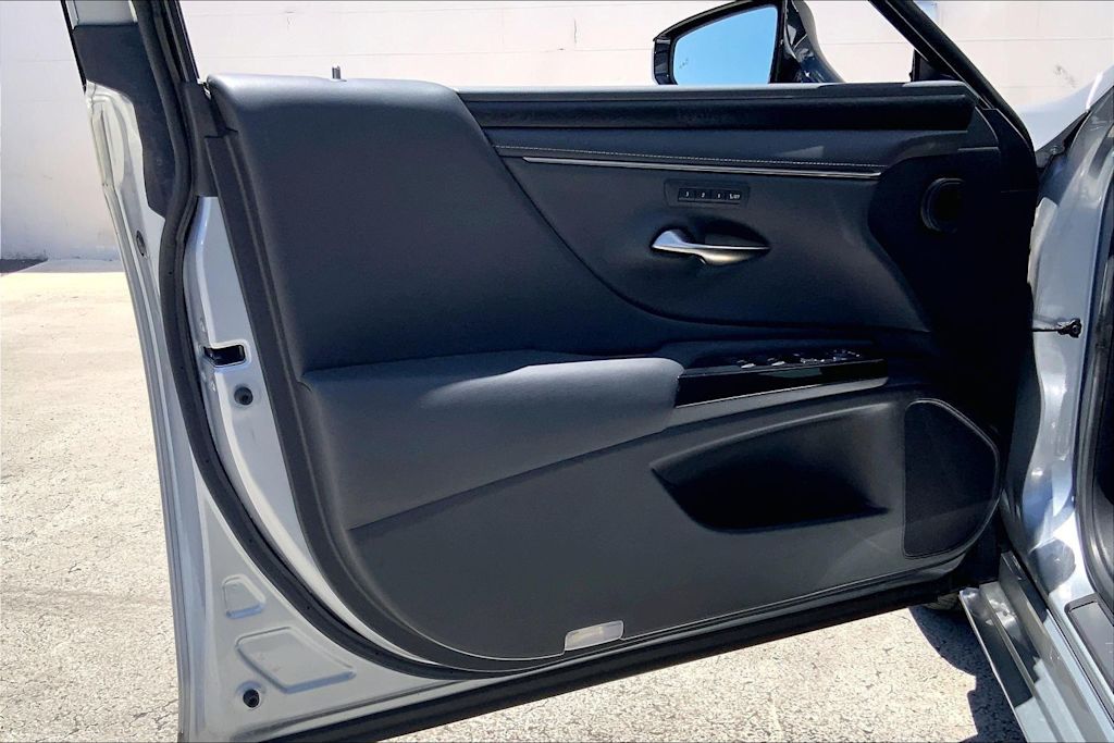 Thumbnail: 2023 Lexus ES - 27