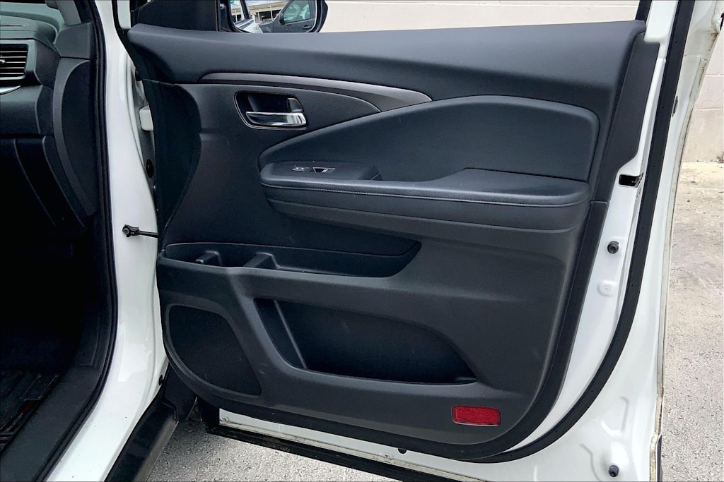 Thumbnail: 2018 Honda Pilot - 28