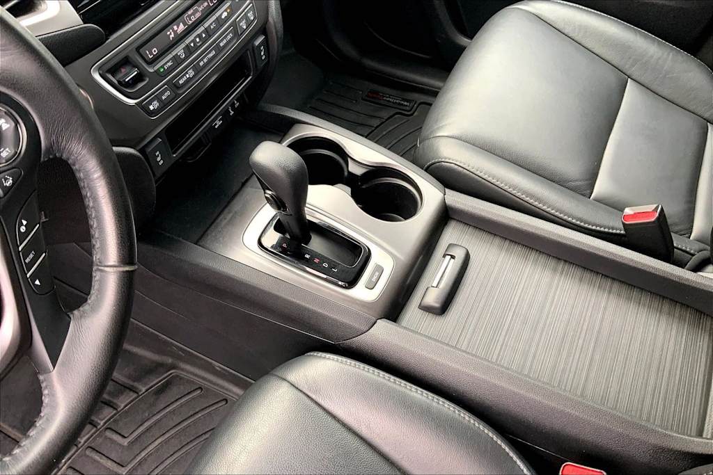 Thumbnail: 2018 Honda Pilot - 17