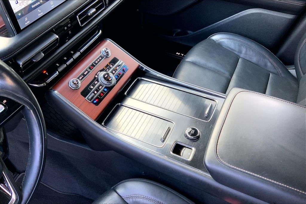 Thumbnail: 2021 Lincoln Aviator - 17