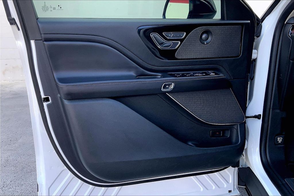 Thumbnail: 2021 Lincoln Aviator - 27