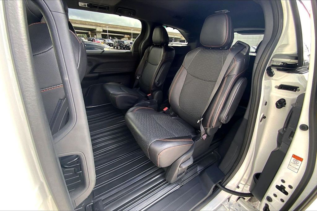 Thumbnail: 2024 Toyota Sienna - 29