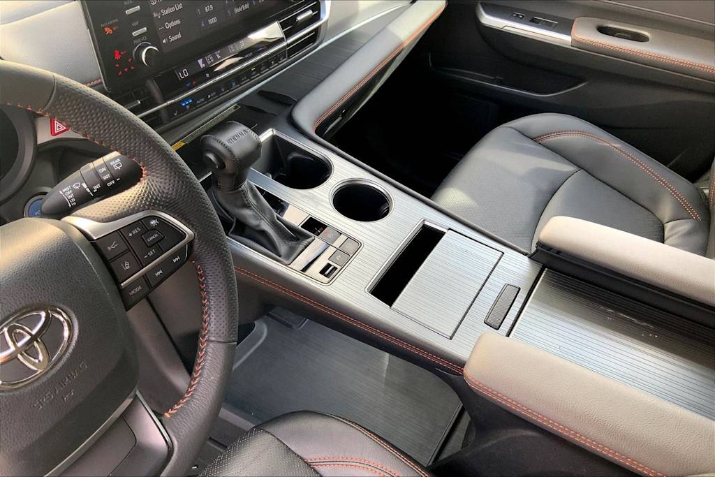 Thumbnail: 2024 Toyota Sienna - 17