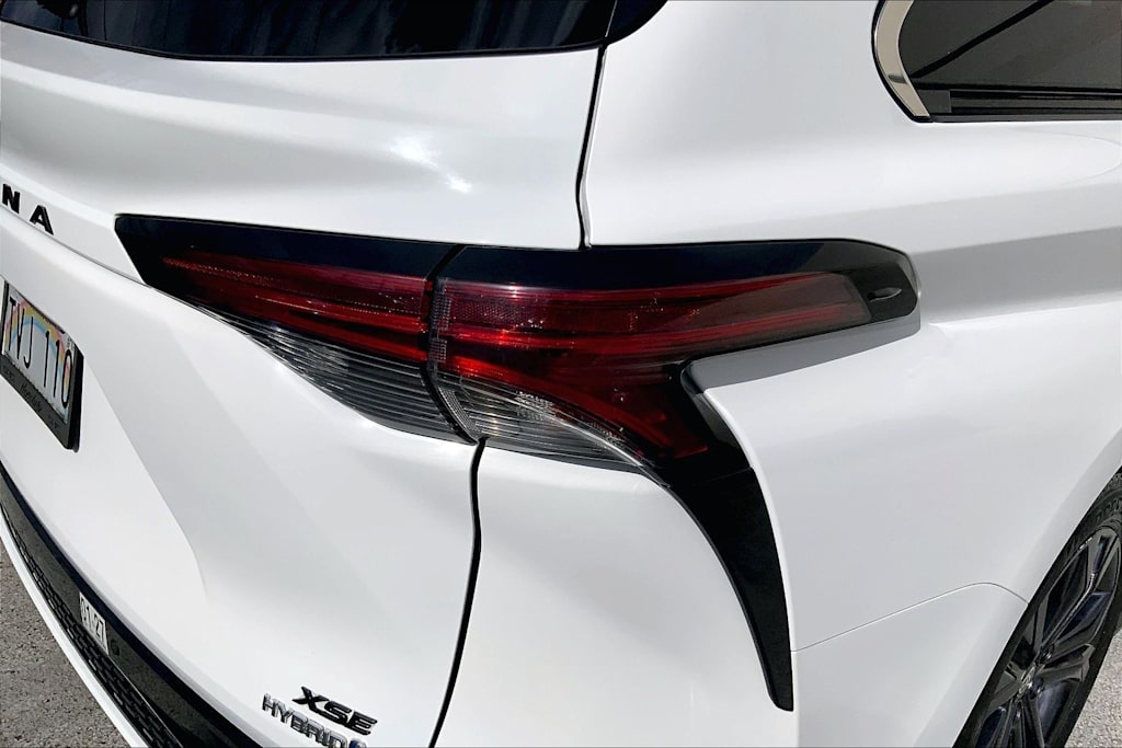 Thumbnail: 2024 Toyota Sienna - 32