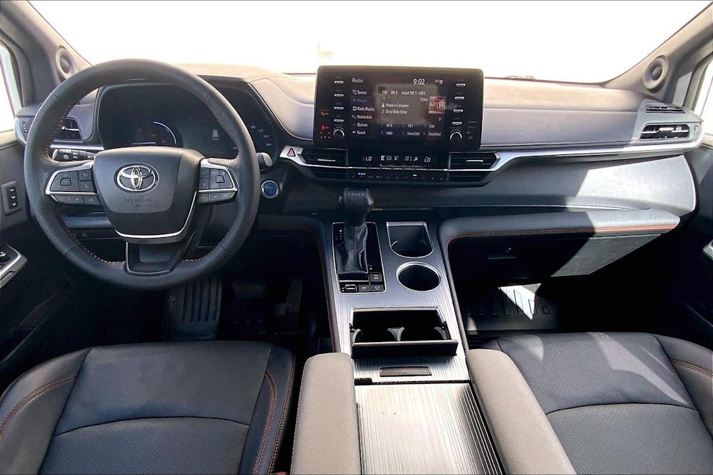Thumbnail: 2024 Toyota Sienna - 10