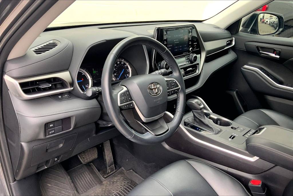 Thumbnail: 2022 Toyota Highlander - 2