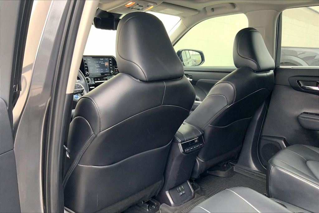 Thumbnail: 2022 Toyota Highlander - 13