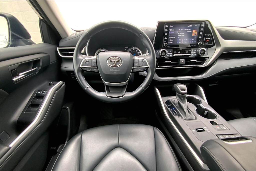 Thumbnail: 2022 Toyota Highlander - 14