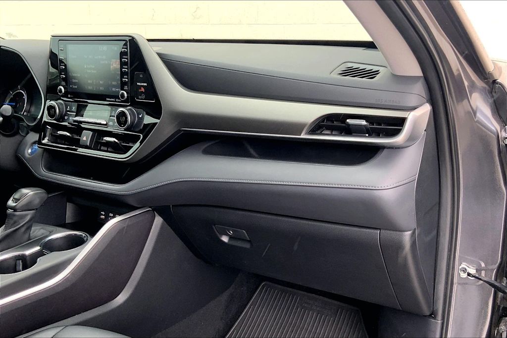 Thumbnail: 2022 Toyota Highlander - 15