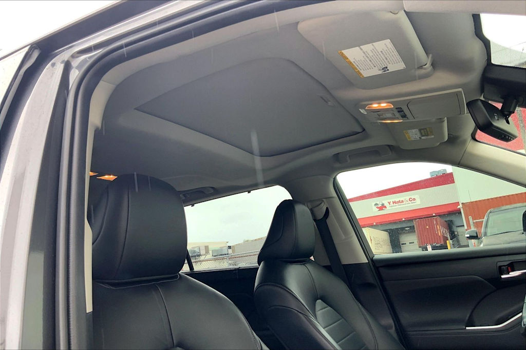 Thumbnail: 2022 Toyota Highlander - 30