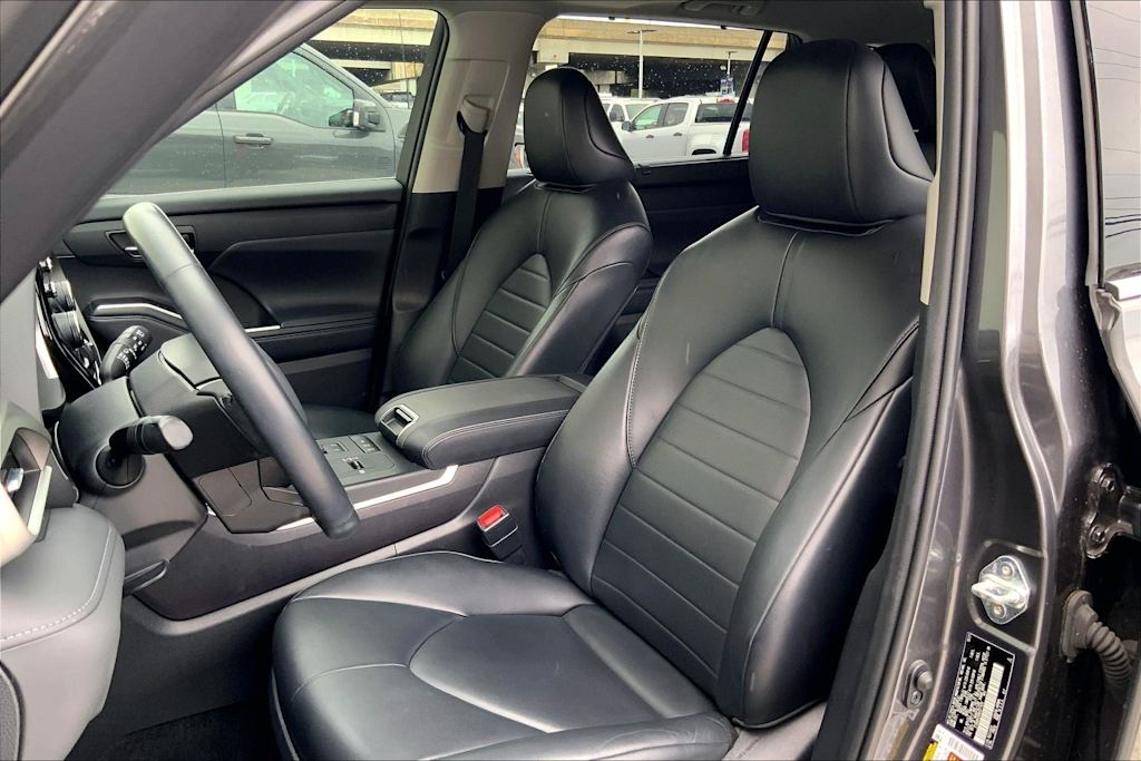 Thumbnail: 2022 Toyota Highlander - 11