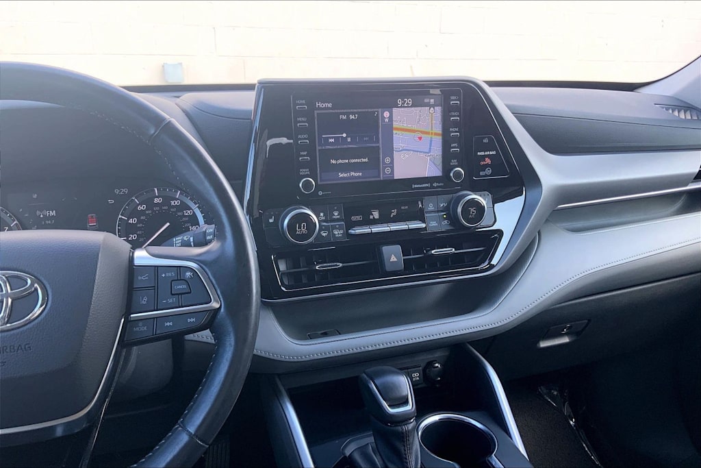 Thumbnail: 2021 Toyota Highlander - 16