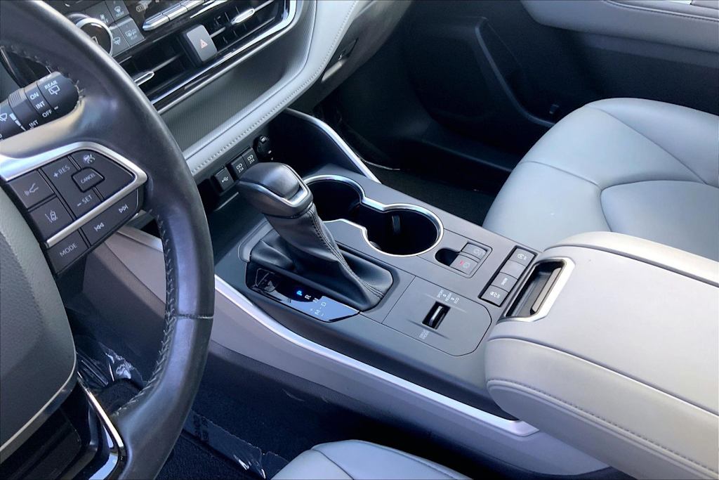 Thumbnail: 2021 Toyota Highlander - 17