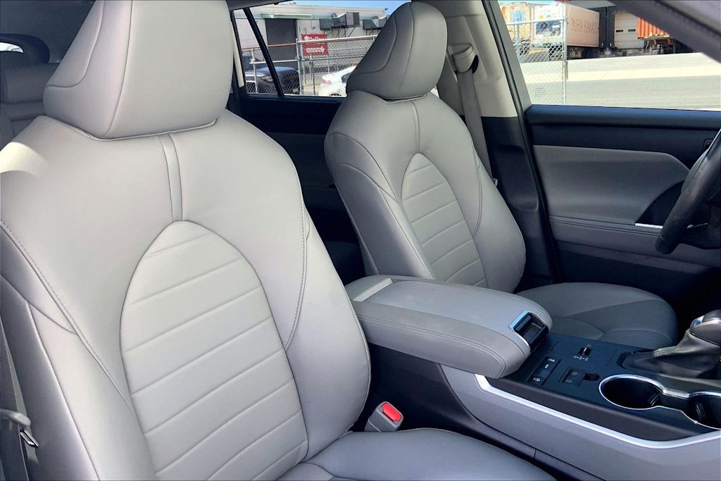 Thumbnail: 2021 Toyota Highlander - 12