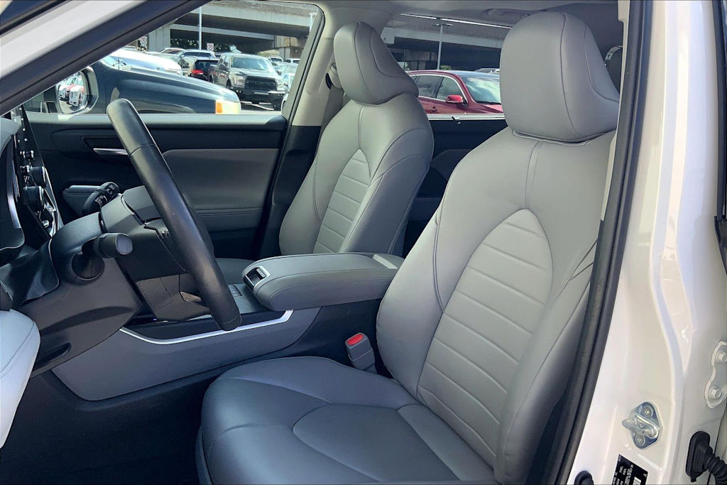 Thumbnail: 2021 Toyota Highlander - 11